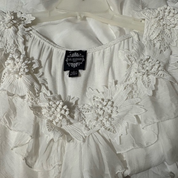 White silk made in Italy blouse. 3D flowers at v neckline. Ruffle front. - Picture 6 of 15
